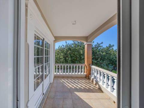 Loulé - Moradia com 3 Quartos em urbanização tranquila