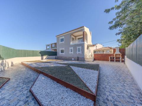 Loulé - Moradia com 3 Quartos em urbanização tranquila