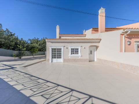 Loulé - Moradia com 3 Quartos em urbanização tranquila