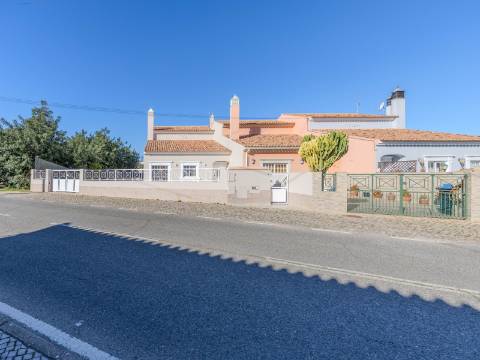 Loulé - Moradia com 3 Quartos em urbanização tranquila