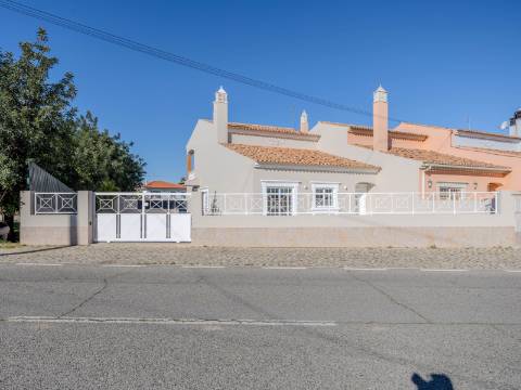 Loulé - Moradia com 3 Quartos em urbanização tranquila