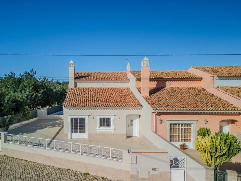 Loulé - Moradia com 3 Quartos em urbanização tranquila