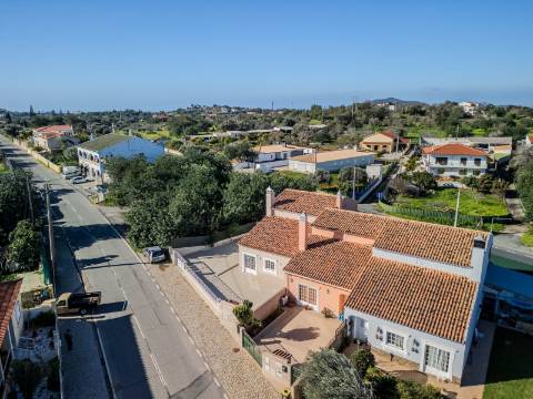 Loulé - Moradia com 3 Quartos em urbanização tranquila