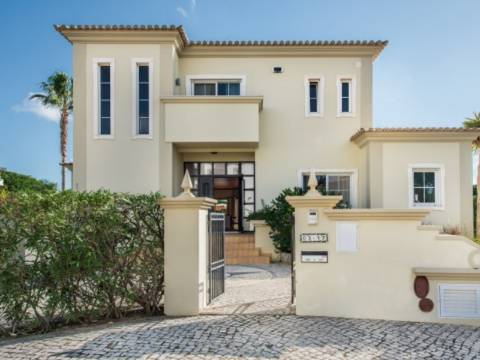 VILA SOL - Moradia de 4 Quartos em Vilamoura, Propriedade de Golfe