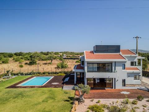 FONTE SANTA - Moradia renovada com jardim piscina próxima da PRAIA