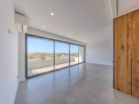 FONTE SANTA - Moradia renovada com jardim piscina próxima da PRAIA