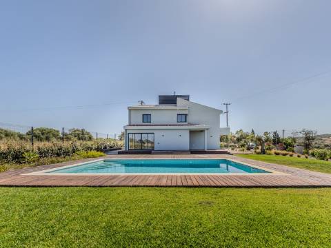 FONTE SANTA - Moradia renovada com jardim piscina próxima da PRAIA