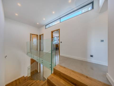 FONTE SANTA - Moradia renovada com jardim piscina próxima da PRAIA