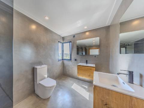 FONTE SANTA - Moradia renovada com jardim piscina próxima da PRAIA