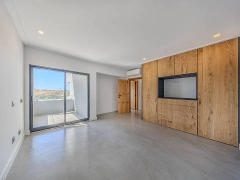 FONTE SANTA - Moradia renovada com jardim piscina próxima da PRAIA