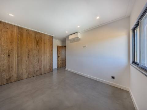 FONTE SANTA - Moradia renovada com jardim piscina próxima da PRAIA