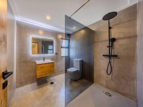 FONTE SANTA - Moradia renovada com jardim piscina próxima da PRAIA