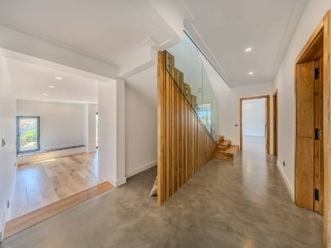 FONTE SANTA - Moradia renovada com jardim piscina próxima da PRAIA