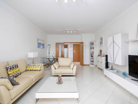 VILAMOURA - Apartamento T2 com VISTA MAR em exclusivo condomínio privado com piscina