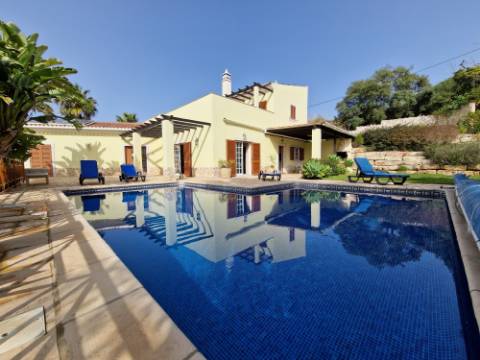 ESTOI - Magnifica moradia de 4 quartos