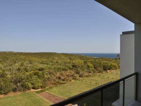 Moradia de 2 Quartos, a pé da praia, com investimento garantido no Algarve