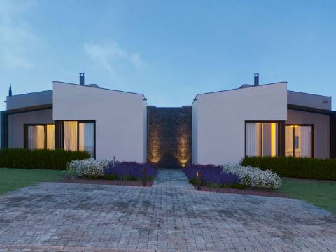 Moderna Moradia Geminada com 2 Quartos, inserido num Golfe Resort