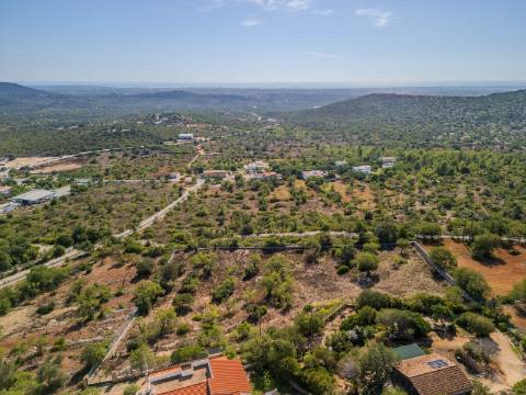 LOULÉ - Terreno Rústico com 3 Furos Licenciados e Vista Mar Desafogada