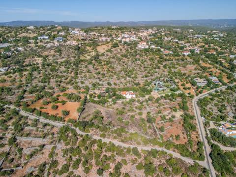 LOULÉ - Terreno Rústico com 3 Furos Licenciados e Vista Mar Desafogada