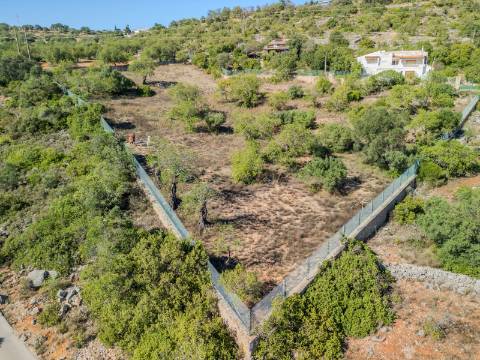 LOULÉ - Terreno Rústico com 3 Furos Licenciados e Vista Mar Desafogada
