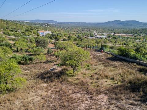 LOULÉ - Terreno Rústico com 3 Furos Licenciados e Vista Mar Desafogada