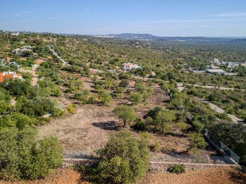 LOULÉ - Terreno Rústico com 3 Furos Licenciados e Vista Mar Desafogada