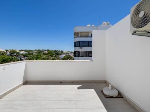 QUARTEIRA - Apartamento T2 Último piso próximo da praia