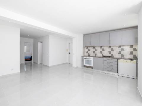 QUARTEIRA - Apartamento T2 Último piso próximo da praia