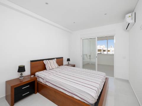 QUARTEIRA - Apartamento T2 Último piso próximo da praia