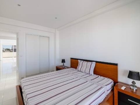QUARTEIRA - Apartamento T2 Último piso próximo da praia