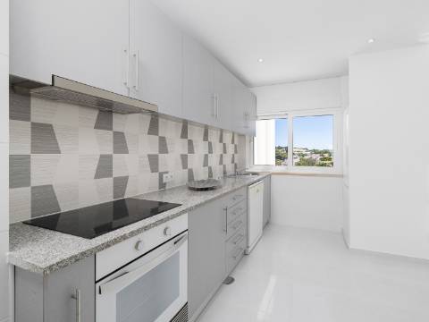 QUARTEIRA - Apartamento T2 Último piso próximo da praia