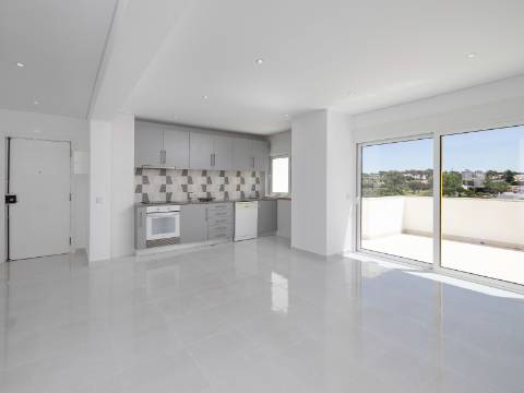 QUARTEIRA - Apartamento T2 Último piso próximo da praia