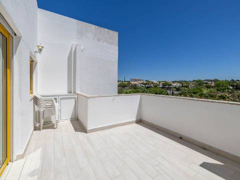 QUARTEIRA - Apartamento T2 Último piso próximo da praia