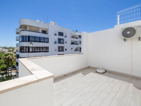 QUARTEIRA - Apartamento T2 Último piso próximo da praia