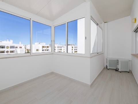 QUARTEIRA - Apartamento T2 Último piso próximo da praia
