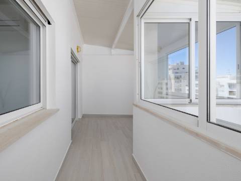 QUARTEIRA - Apartamento T2 Último piso próximo da praia