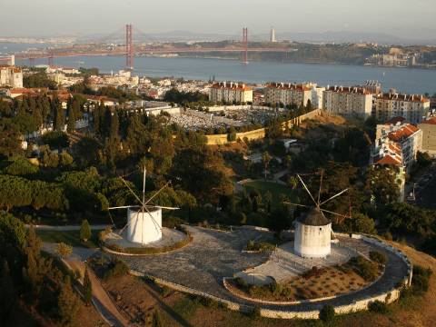 Apartamento de luxo 4 quartos piscina comum no Restelo
