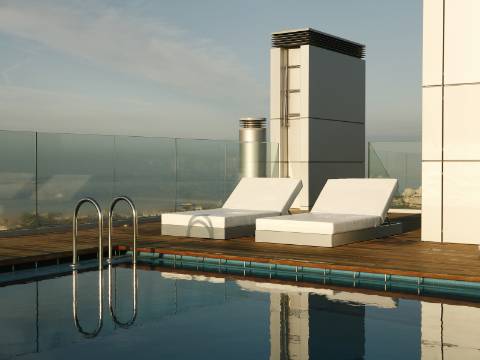 Apartamento de luxo 4 quartos piscina comum no Restelo