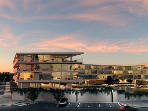 VILAMOURA - Nova Penthouse T4 em Condomínio de Luxo em Localização Privilegiada