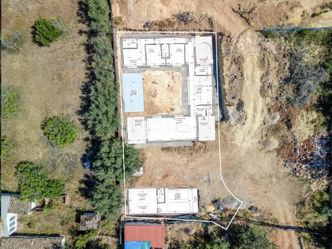 LOULÉ - Moradia T3 térrea com piscina em construção