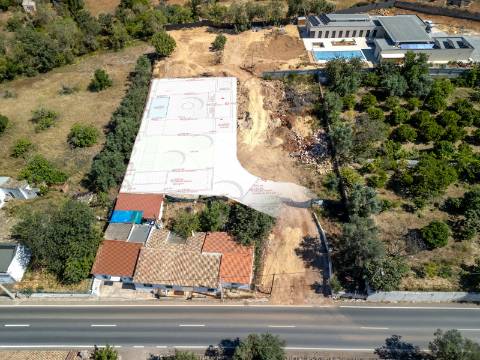 LOULÉ - Moradia T3 térrea com piscina em construção