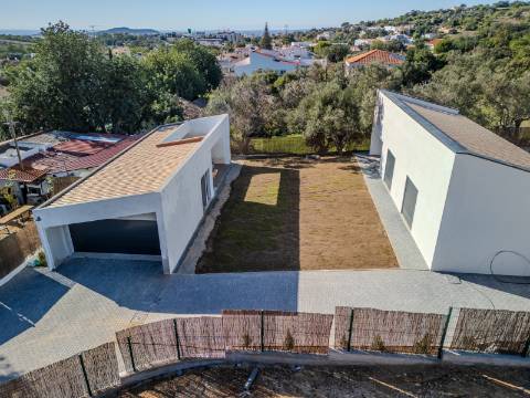 LOULÉ - Moradia T3 térrea com piscina em construção