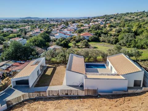 LOULÉ - Moradia T3 térrea com piscina em construção