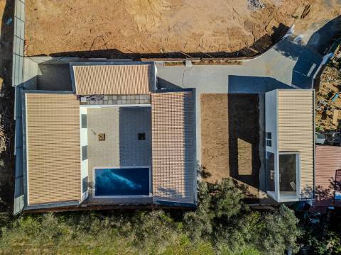 LOULÉ - Moradia T3 térrea com piscina em construção