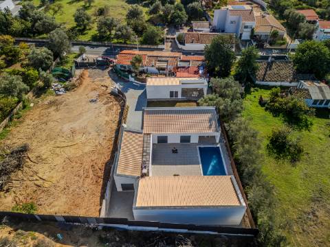 LOULÉ - Moradia T3 térrea com piscina em construção