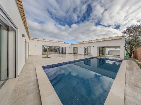 LOULÉ - Moradia T3 térrea com piscina em construção