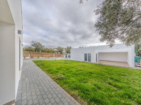 LOULÉ - Moradia T3 térrea com piscina em construção