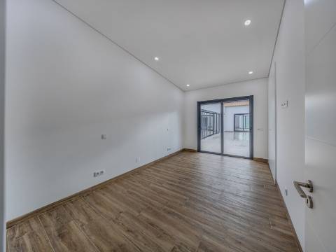 LOULÉ - Moradia T3 térrea com piscina em construção