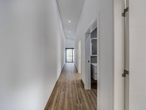 LOULÉ - Moradia T3 térrea com piscina em construção