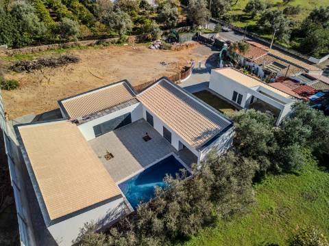 LOULÉ - Moradia T3 térrea com piscina em construção
